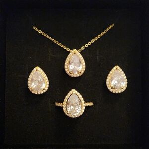 Gold Toned And Pear Shaped Gemstone Jewelry Set